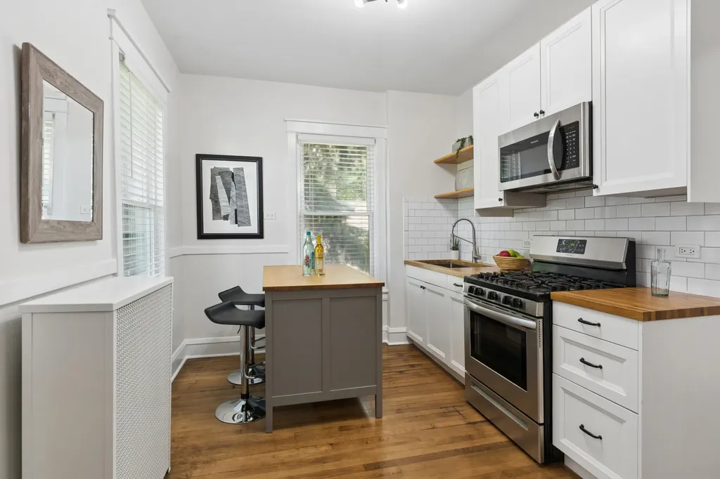 4908 West Pensacola Avenue Chicago IL 60641