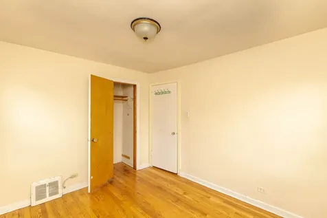 4236 West Nelson Street Chicago IL 60641