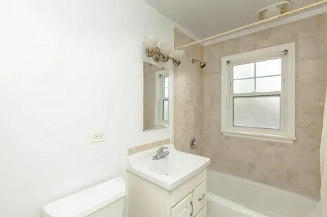 4236 West Nelson Street Chicago IL 60641