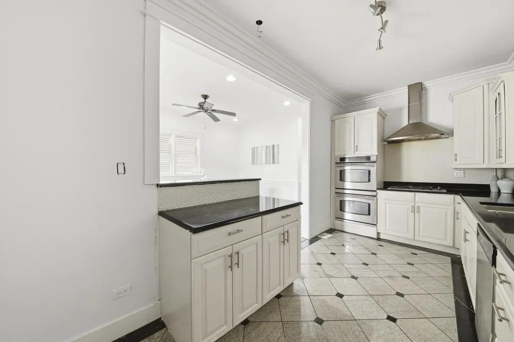 2446 West Pensacola Avenue Chicago IL 60618