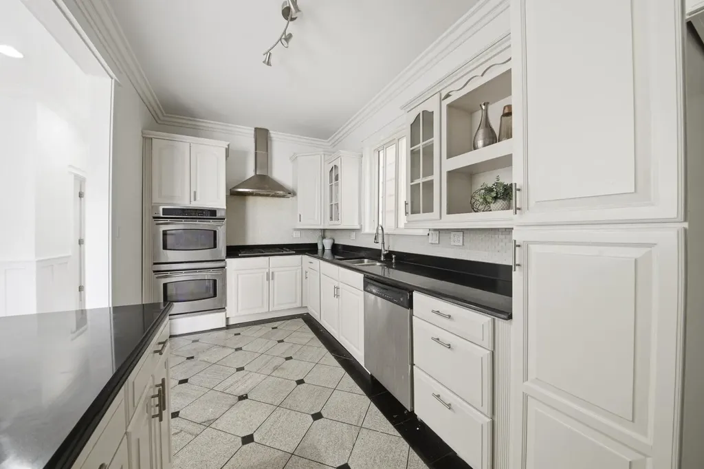 2446 West Pensacola Avenue Chicago IL 60618