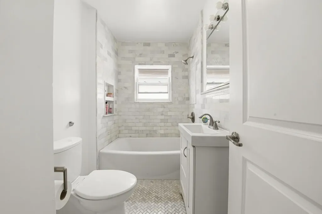 2446 West Pensacola Avenue Chicago IL 60618