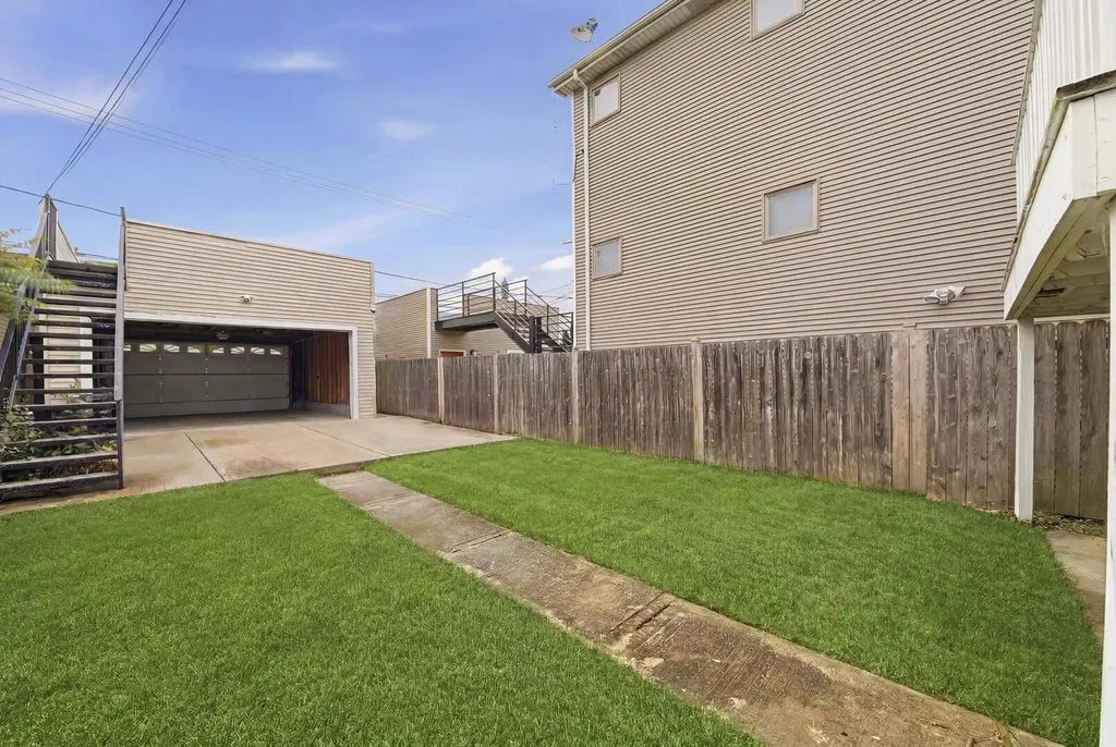 2446 West Pensacola Avenue Chicago IL 60618