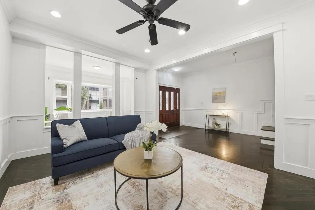 2446 West Pensacola Avenue Chicago IL 60618
