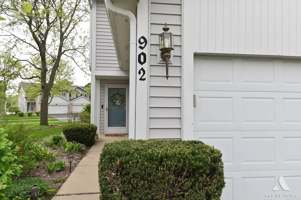 902 Ashley Court Westmont IL 60559
