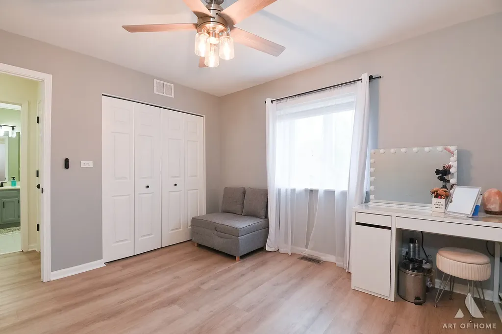 902 Ashley Court Westmont IL 60559