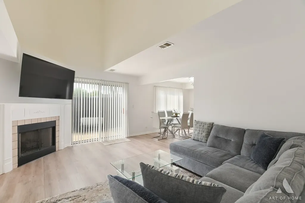 902 Ashley Court Westmont IL 60559
