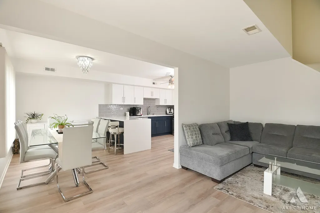 902 Ashley Court Westmont IL 60559
