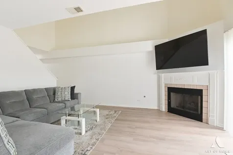 902 Ashley Court Westmont IL 60559