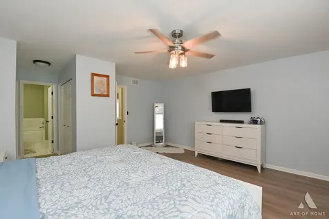 902 Ashley Court Westmont IL 60559