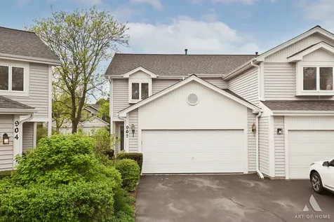 902 Ashley Court Westmont IL 60559