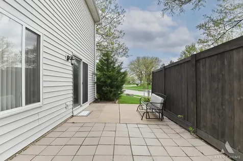 902 Ashley Court Westmont IL 60559