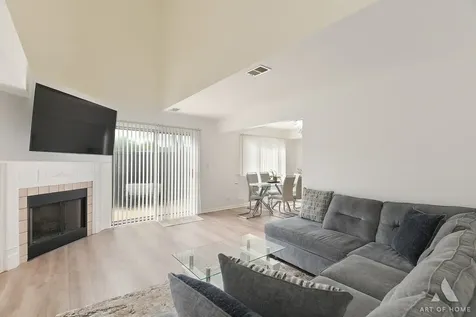 902 Ashley Court Westmont IL 60559
