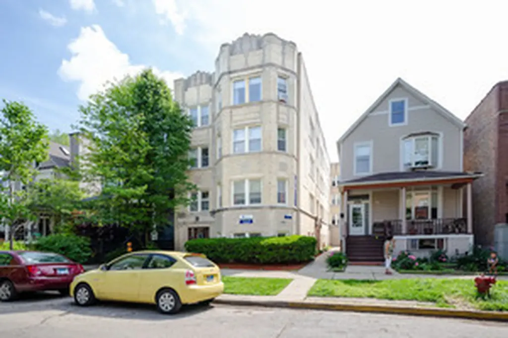 4833 North Hoyne Avenue Chicago IL 60625