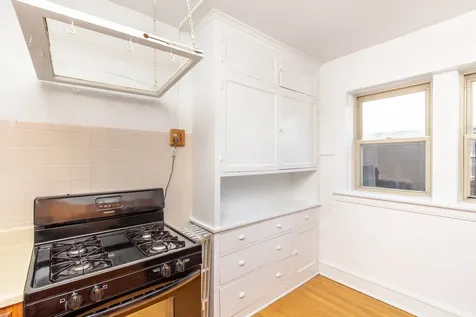 4833 North Hoyne Avenue Chicago IL 60625