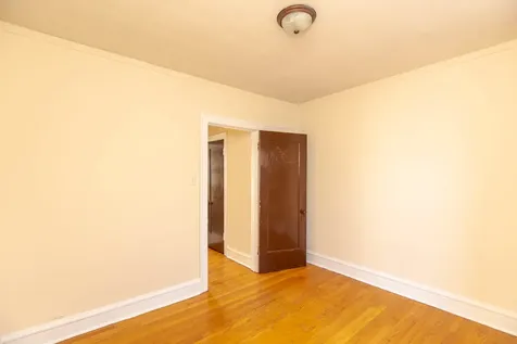 4833 North Hoyne Avenue Chicago IL 60625