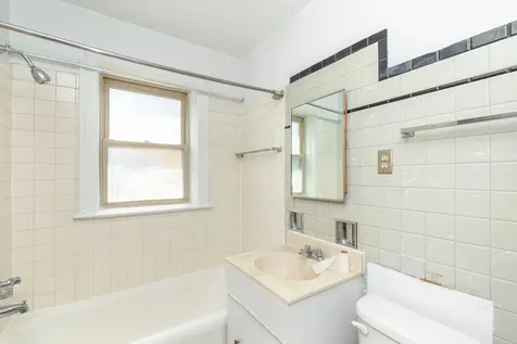 4833 North Hoyne Avenue Chicago IL 60625