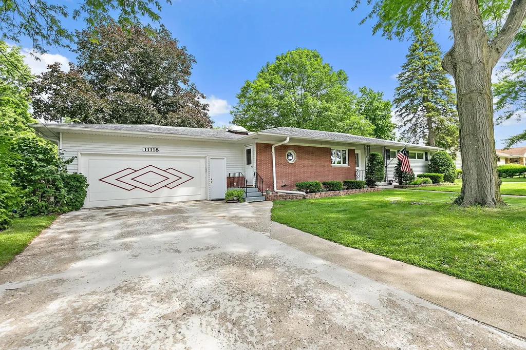11118 Lincoln Street Huntley IL 60142