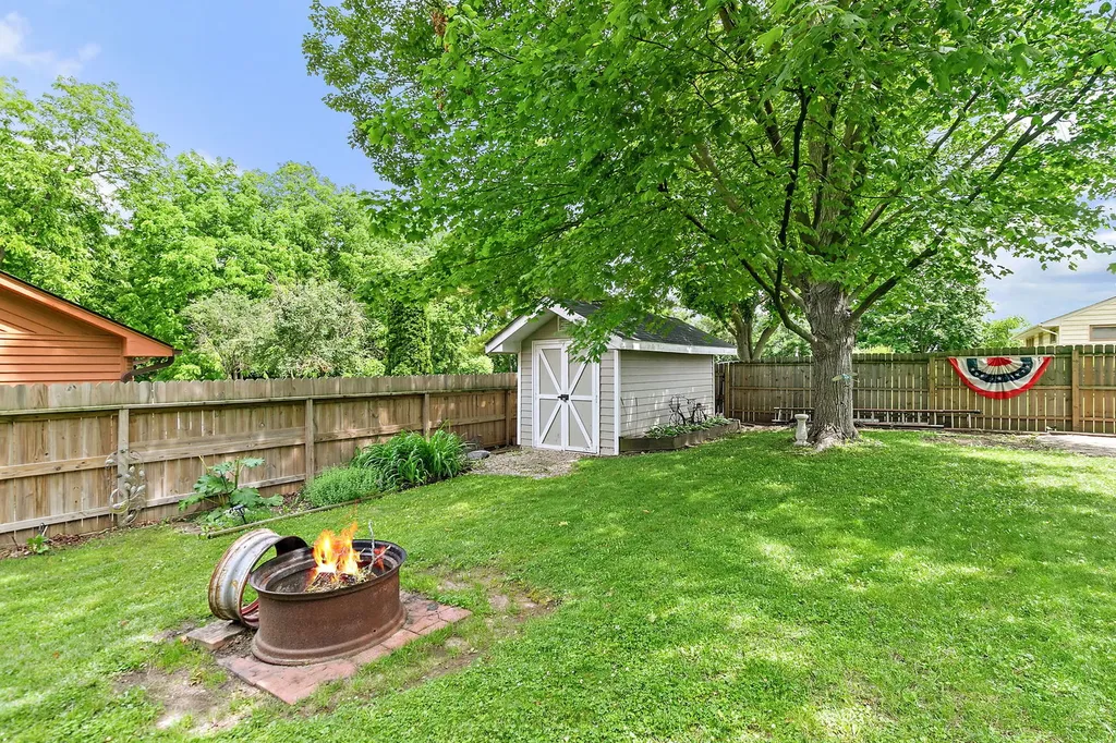 11118 Lincoln Street Huntley IL 60142