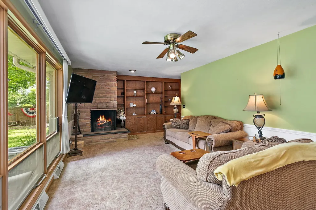 11118 Lincoln Street Huntley IL 60142