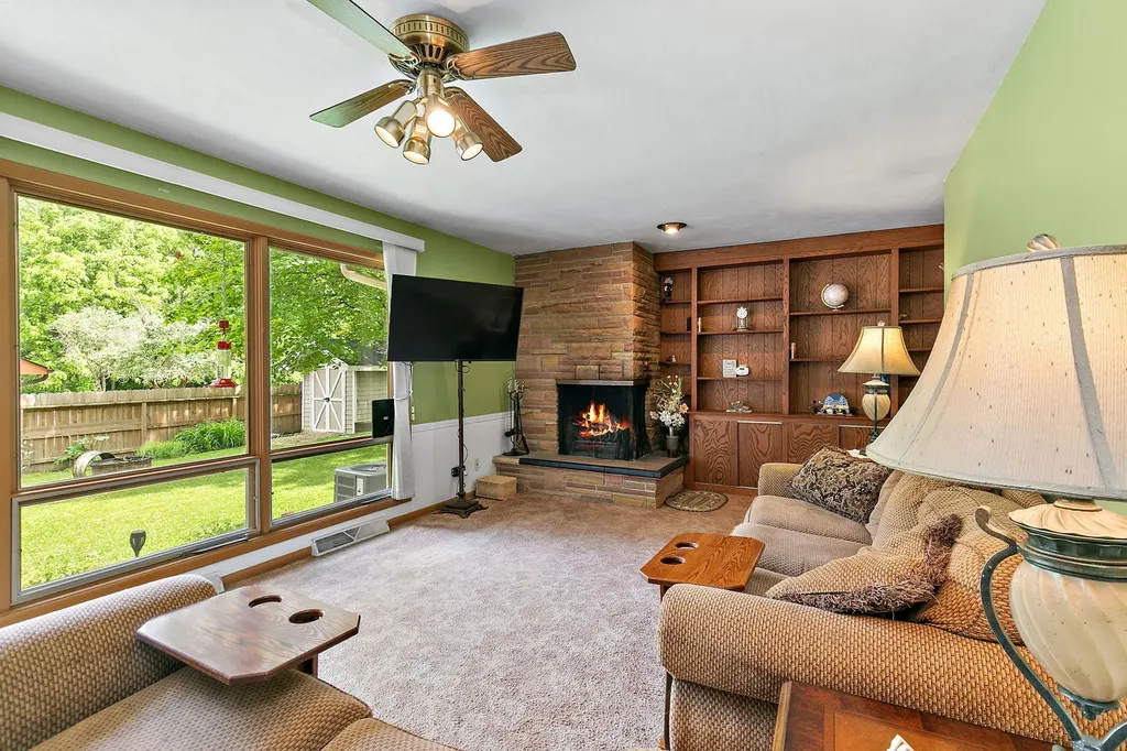 11118 Lincoln Street Huntley IL 60142