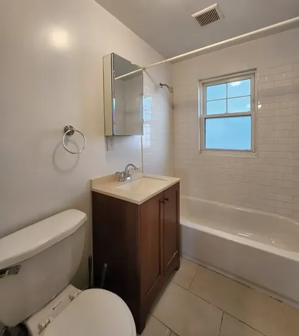 4257 West Nelson Street Chicago IL 60641