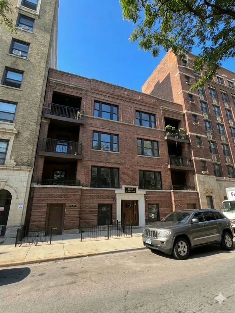 616 West Patterson Avenue Chicago IL 60613
