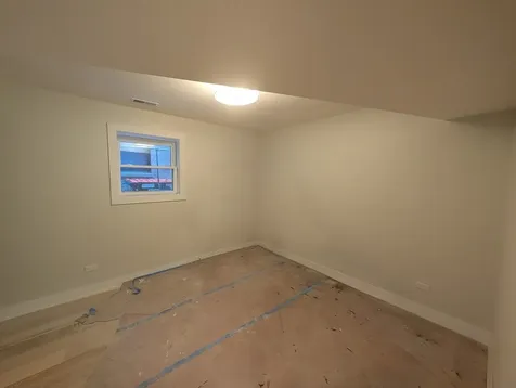616 West Patterson Avenue Chicago IL 60613