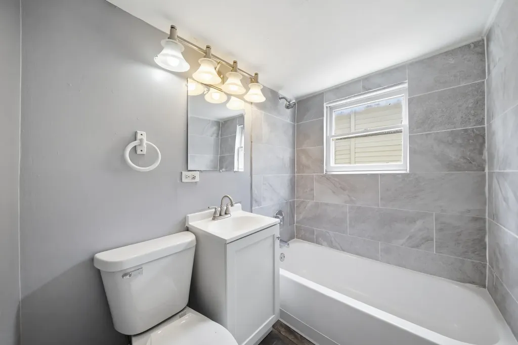11317 South Carpenter Street Chicago IL 60643