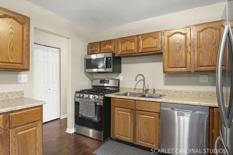 8 Dolphin Court Oswego IL 60543