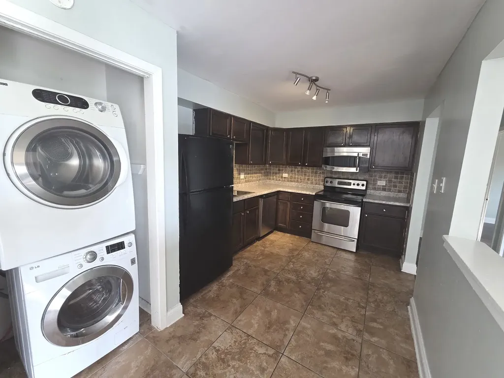 151 Elk Trail Carol Stream IL 60188
