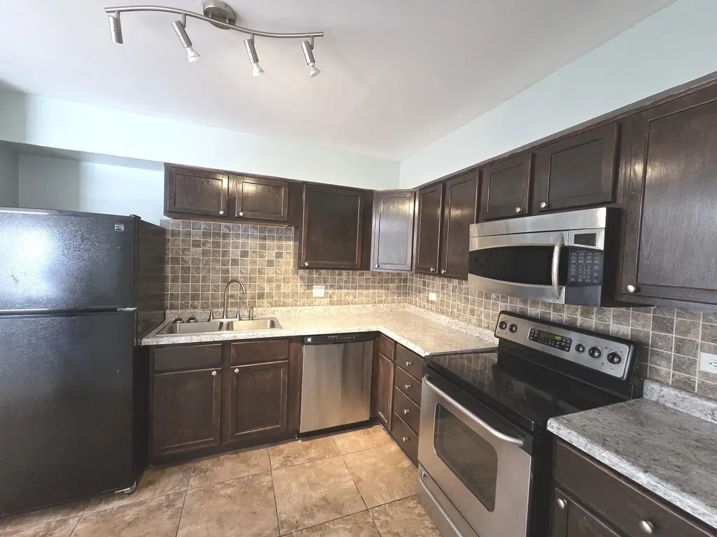 151 Elk Trail Carol Stream IL 60188