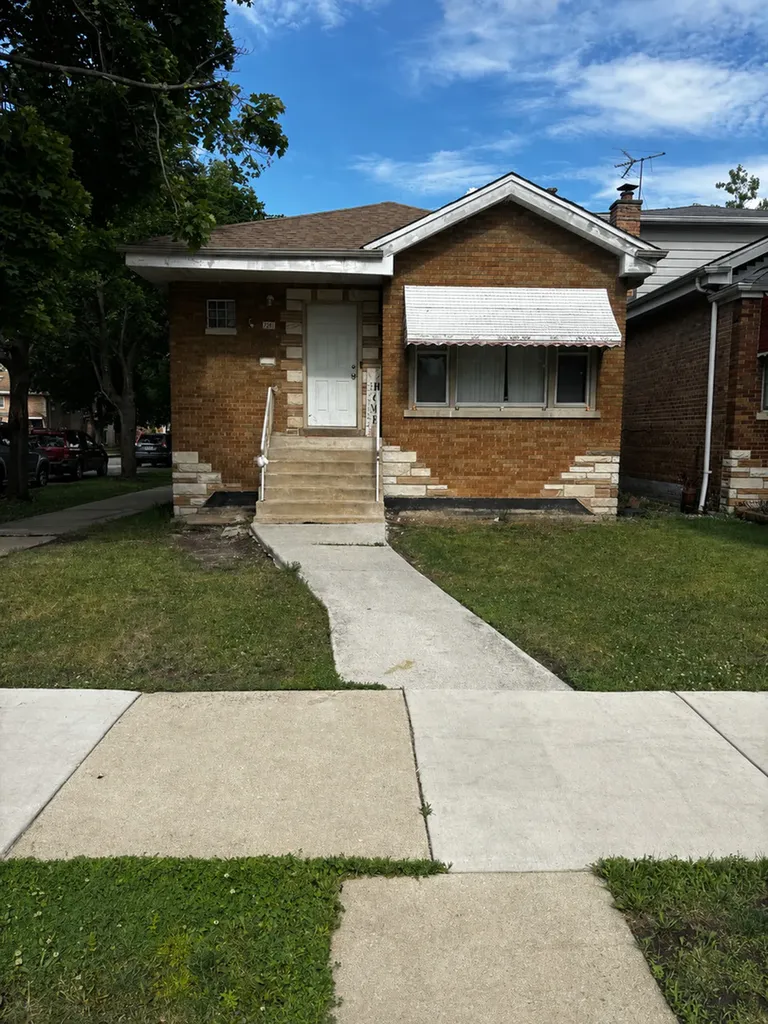 7201 South Sawyer Avenue Chicago IL 60629