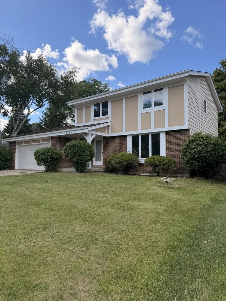 4810 Eastwood Court Waukegan IL 60087