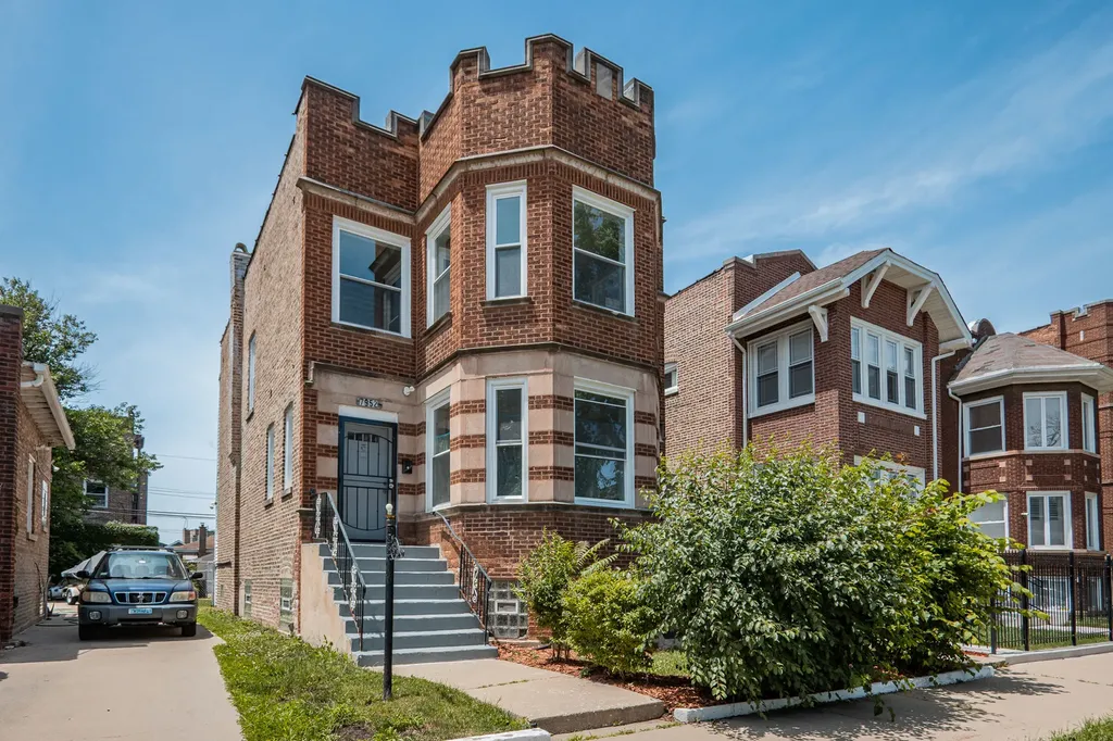 7952 South Elizabeth Street Chicago IL 60620