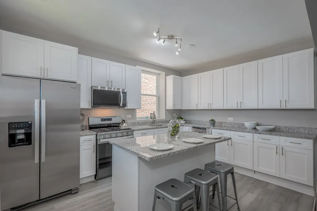 7952 South Elizabeth Street Chicago IL 60620