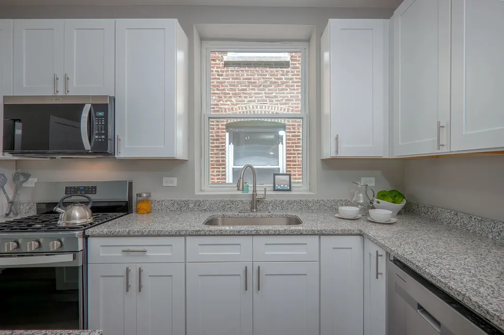 7952 South Elizabeth Street Chicago IL 60620