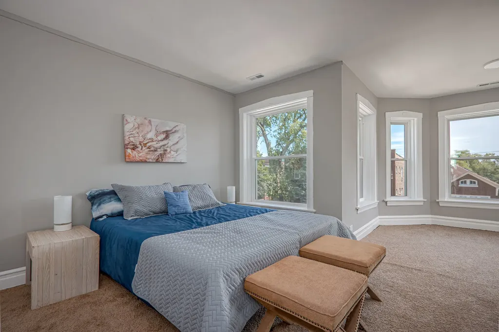 7952 South Elizabeth Street Chicago IL 60620