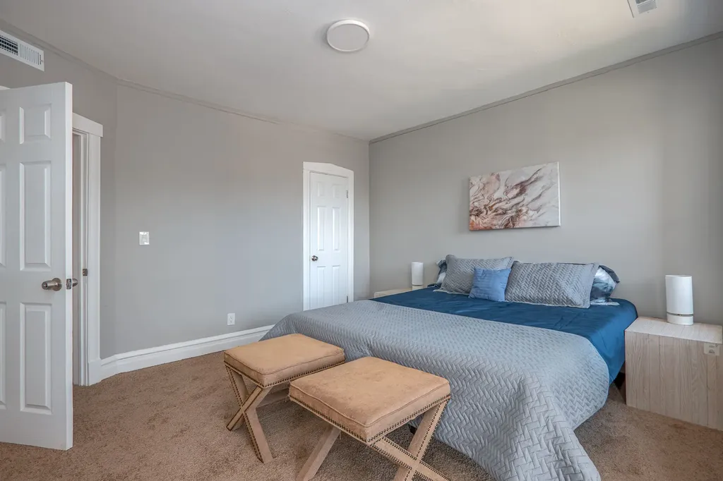 7952 South Elizabeth Street Chicago IL 60620