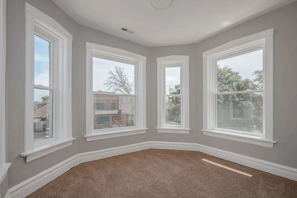 7952 South Elizabeth Street Chicago IL 60620