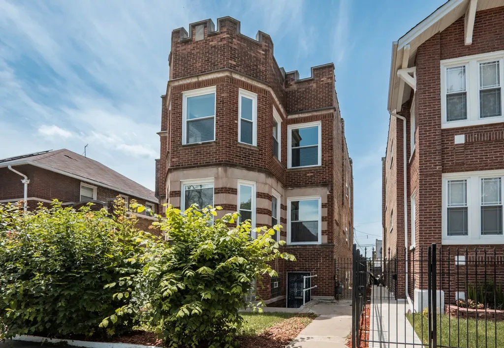 7952 South Elizabeth Street Chicago IL 60620