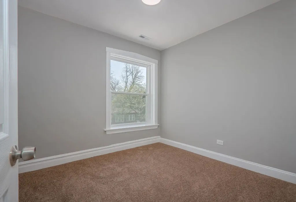 7952 South Elizabeth Street Chicago IL 60620