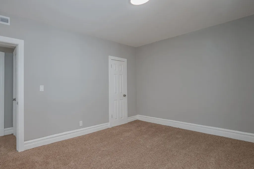 7952 South Elizabeth Street Chicago IL 60620