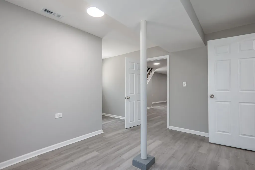 7952 South Elizabeth Street Chicago IL 60620