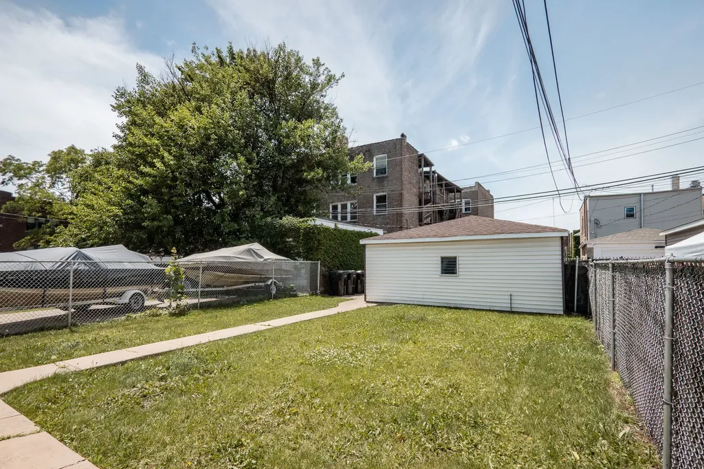7952 South Elizabeth Street Chicago IL 60620