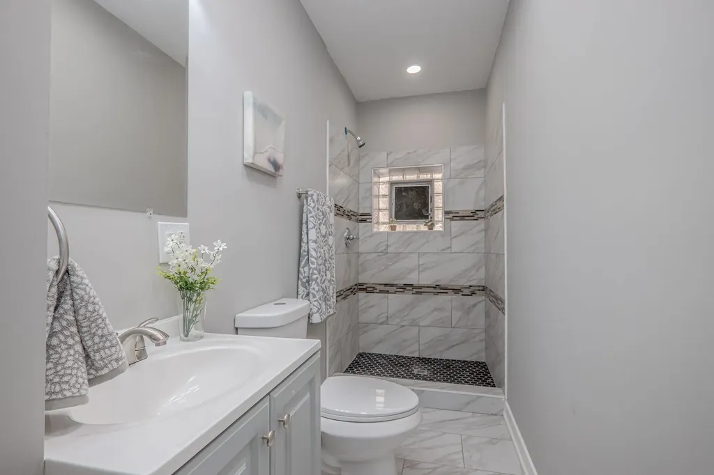 7952 South Elizabeth Street Chicago IL 60620