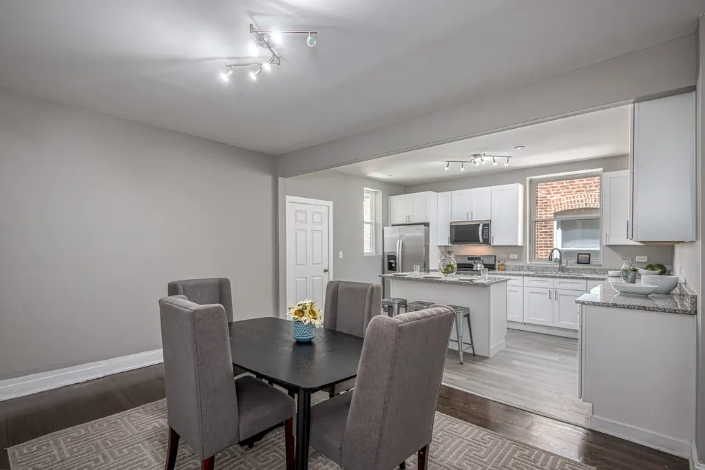 7952 South Elizabeth Street Chicago IL 60620