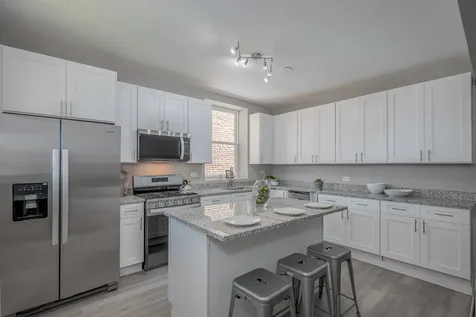 7952 South Elizabeth Street Chicago IL 60620