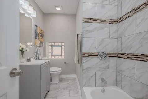 7952 South Elizabeth Street Chicago IL 60620