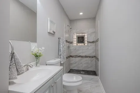 7952 South Elizabeth Street Chicago IL 60620